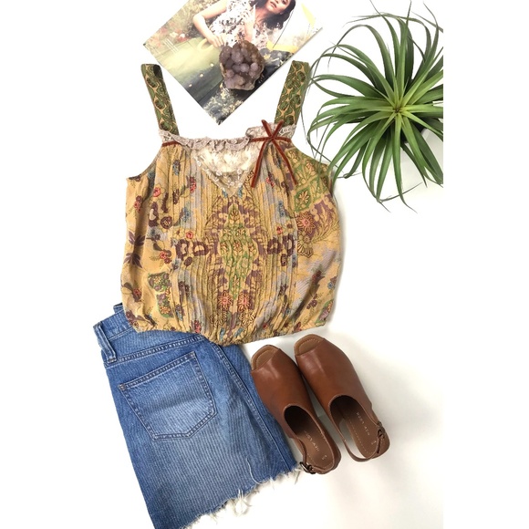 Tops - ☘️[3/$25] Darling silk boho floral camisole